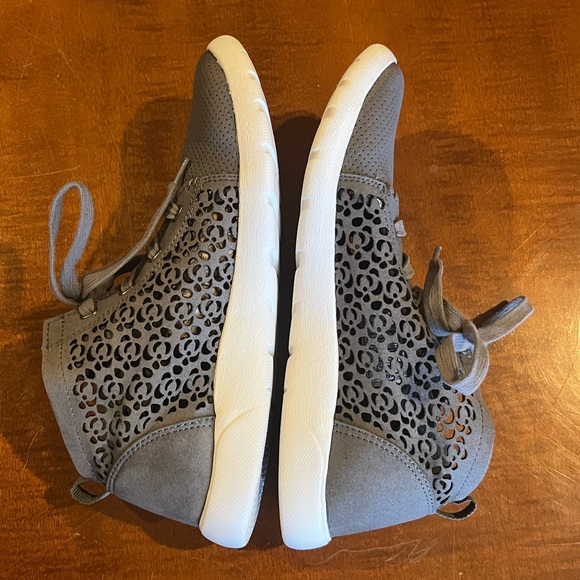 Bearpaw Lightweight high sneakers/ shoes. Microsuede. Laser-cut details. Grey. 8 - Picture 1 of 12
